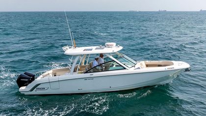 32' Boston Whaler 2020 Yacht For Sale